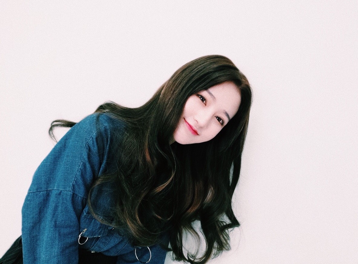 Nhan sắc nổi bật của cô bạn Trung Quốc khiến cả trai lẫn gái đều thi nhau bấm follow